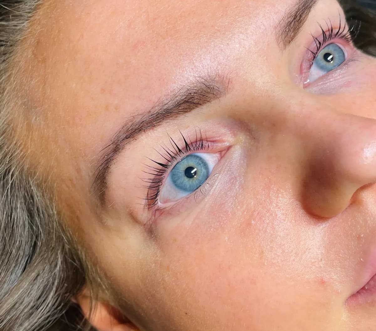 Fransar & Bryn-behandling hos BROWN i Borås